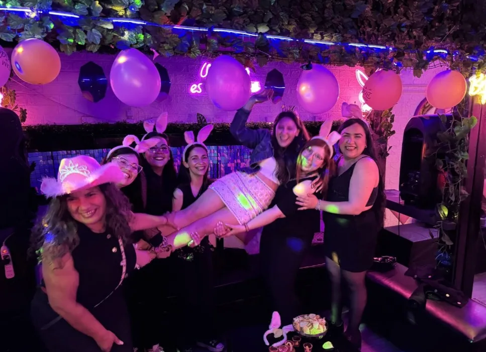 Grupo amigas Club de Princesas despedida soltera