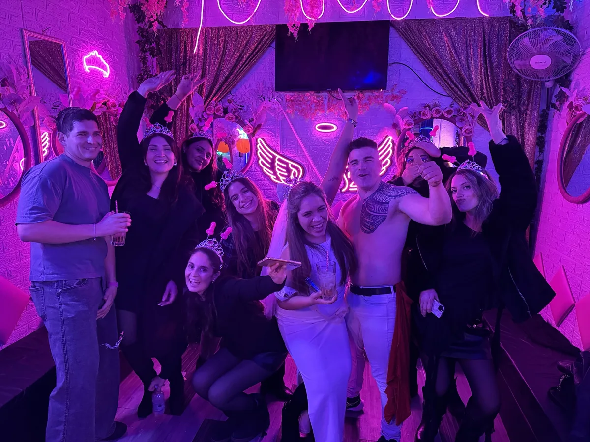 Vedetto en show privado para un grupo en Club de Princesas Santiago